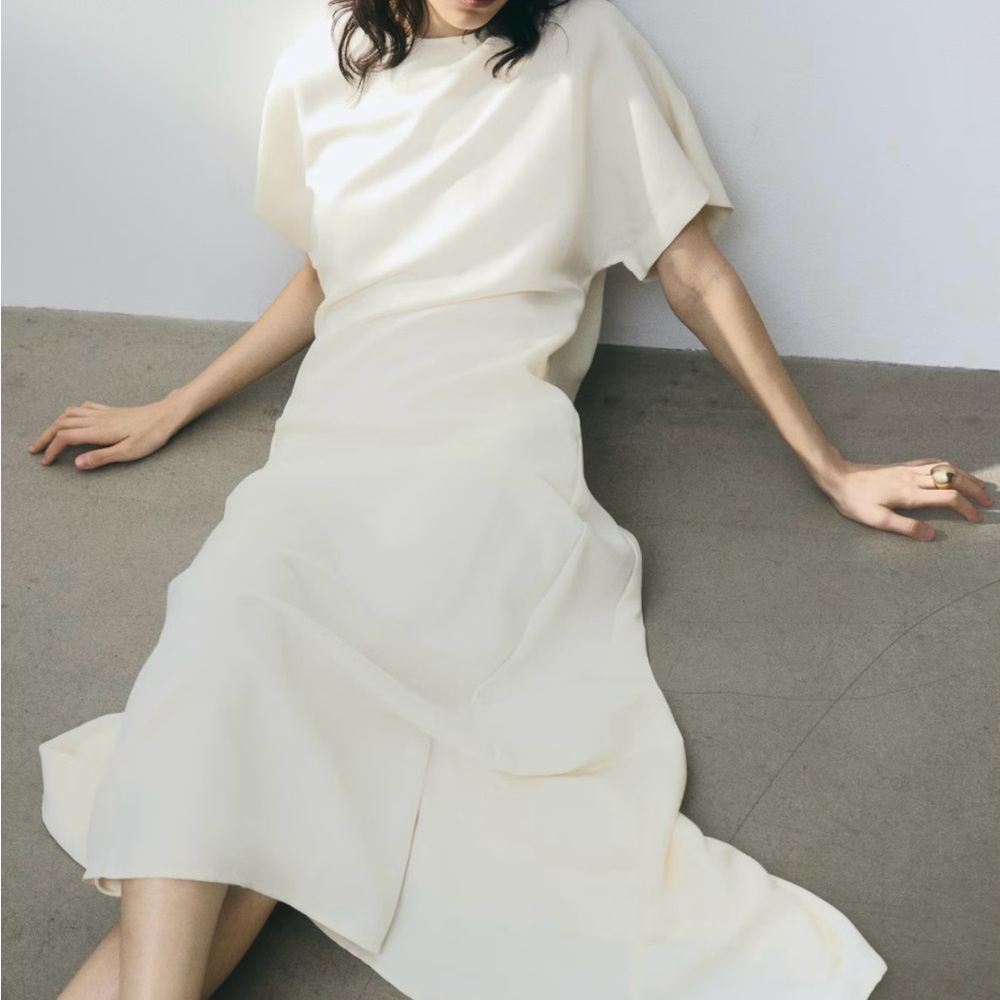 H&M Butterfly-Sleeved Cream Maxi Dress. Large. Sold out - Picture 5 of 10